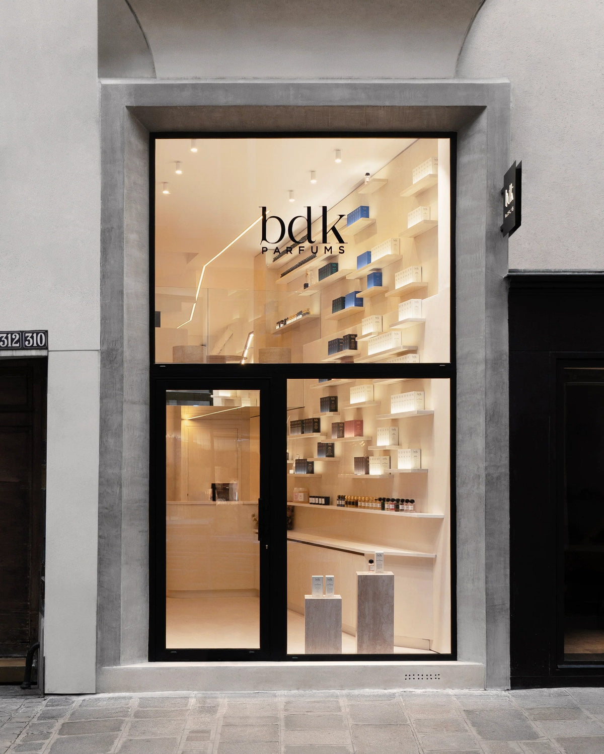 Devanture de la boutique BDK Parfums au 312 rue Saint-Honoré à Paris
